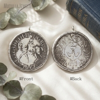 PM36891 Pendentif Collier Fait Main avec Pièce de Monnaie Équestre Elizabeth II, Bijou Plaqué Argent Antique, Breloque pour Sac et Porte-clés