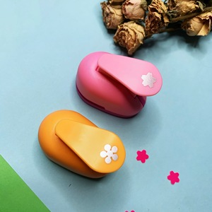 Perforadora de Papel con Formas Variadas <span class=keywords><strong>para</strong></span> <span class=keywords><strong>Manualidades</strong></span>, Scrapbooking, Niños, Maestros y Suministros de Oficina (Clásica) - Product Image 2