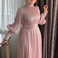 Gaun Abaya Maxi Wanita Muslim Kasual Musim Semi Berkualitas Tinggi Ringan Elegan Berlipit Satin Poliester dengan Sabuk Pinggang dan Kerah O