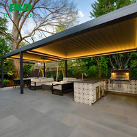 Pergola en aluminium personnalisée, imperméable, résistante au vent, pour l'extérieur, idéale pour les cafés et restaurants, structure de type villa ou resort.
