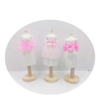 Rak Pajangan Keramik Model Gaun Motif Bunga Pink Desain Kreatif Khusus untuk Kostum Indoor dari Kayu