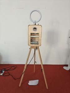 Photomaton pliable en bois pour iPad, idéal pour la location lors de mariages, fêtes, anniversaires et rassemblements - Product Image 3