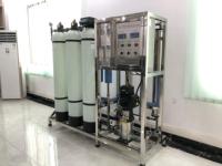 Système de filtration d'eau domestique par osmose inverse en fibre de verre 500 LPH économique avec adoucisseur d'eau pour la production d'eau pure