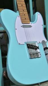 Guitarra Eléctrica Sevillana de 22 Trastes con Cuerpo de Álamo, Pastilla Alnico 5 de Alta Calidad, Mástil Mate Tostado Profesional con Acabado Brillante para Músico - Product Image 4