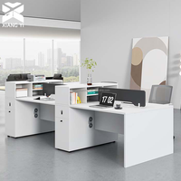 Bureau de travail modulaire personnalisable avec cloison, poste de travail spacieux pour le personnel, table de bureau pour le travail d'équipe et l'environnement professionnel