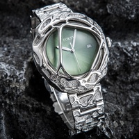 Montre gothique à quartz personnalisée pour hommes avec cadran en acier inoxydable en forme de griffe unique
