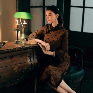 2024 Tang Zhi <span class=keywords><strong>Lian</strong></span> vestido de terciopelo Retro de gama alta para mujer Otoño Invierno Vintage Suzhou Cheongsam mangas grandes vestido de baile de gasa - Product Image 5