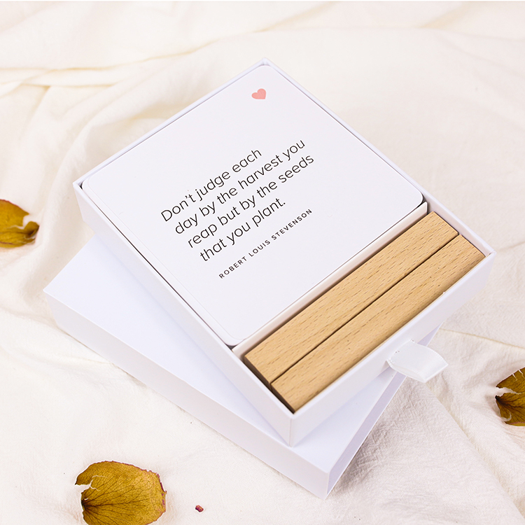 Ribbon pull out Box