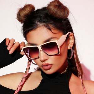 Gafas de Sol Cuadradas Extra Grandes con Logotipo Personalizado, Moda Retro 2022, Montura Grande, Protección UV400, Color en Contraste, para Mujer - Product Image 2