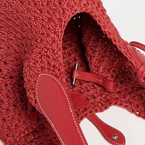 กระเป๋าถือโครเชต์สีแดงแบบสั่งทำ ปักลาย แต่งหนัง  รักษ์โลก กระเป๋าถือสุภาพสตรี ปิดแบบกระดุม  สำหรับฤดูร้อน ฤดูใบไม้ร่วง  ใช้เดินทาง พกพาสะดวก ไปเที่ยวทะเล - Product Image 4