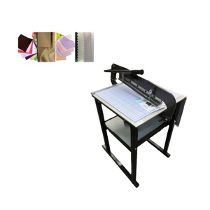 Coupeur manuel en zigzag pour textiles, état neuf, idéal pour un usage domestique et la découpe d'échantillons en vente au détail - Product Image 3