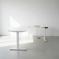 Bureau de travail ergonomique moderne en forme de L, hauteur réglable automatiquement de 72 à 120 cm, construction durable et écologique, facile à assembler