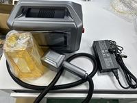 Petite machine de marquage laser à fibre portable 20W 30W pour le codage de la date d'expiration sur métal, plastique, verre, câbles, fils et tubes