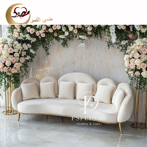 Sofá Moderno de Tres Plazas en Cuero Blanco con Diseño Acolchado para Salón, Salón de Banquetes, Apartamento u Hotel - Product Image 3