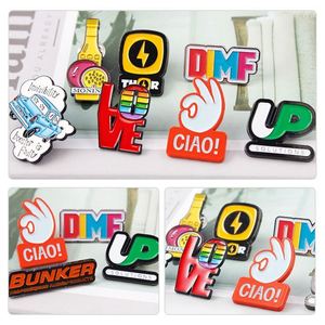 Venta al por Mayor de Lindos Pins de Esmalte Duro con Diseño de Anime y Logotipo Personalizado - Product Image 6