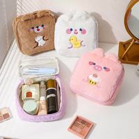 Sac à cosmétiques en peluche brodé d'animaux mignons de dessin animé, étui de rangement pour maquillage kawaii moelleux avec fermeture éclair et poignée