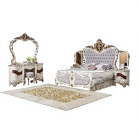 Meubles de chambre à coucher de luxe français, lits personnalisés avec sculpture européenne et feuille d'or, ensembles de lits en bois massif, design moderne, taille King, avec rangement