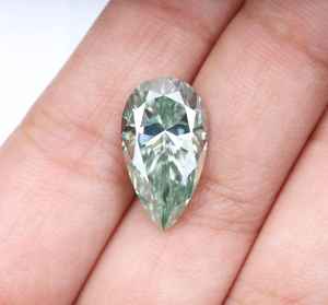 Anillo de Compromiso con Moissanita Ovalada de Color Verde Menta Cultivada en Laboratorio, 6.63 CT, 17.3 X 9.8 MM, Certificación IGI - Product Image 1