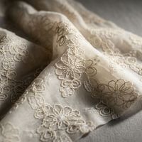 Tissu en mousseline léger brodé de cordons floraux respirants de couleur personnalisée pour vêtements de mode pour filles