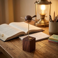 Jhisen Mini oiseau volant mignon, compagnon de bureau cinétique en bois éco-responsable fait main, cadeau d'anniversaire pour enfants