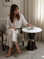 Table d'appoint ronde en dalle de roche blanche avec piétement sculptural en acier inoxydable pour salon, hôtel, fabricant OEM ODM