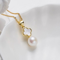 Perles d'eau douce naturelles de style vintage Ensemble de bijoux trois pièces Coquillage Trèfle à quatre feuilles Boucles d'oreilles Anneau Pendentif Collier Vente en gros