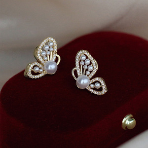Boucles <span class=keywords><strong>d</strong></span>'oreilles pour femmes, <span class=keywords><strong>histoire</strong></span> <span class=keywords><strong>d</strong></span>'amour, papillon creux doux, perle plaquée <span class=keywords><strong>or</strong></span>, alliage, nouvelle tendance pour anniversaire, fête - Product Image 5