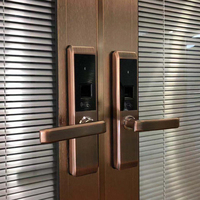 Cloison de bureau pleine hauteur à double vitrage, séparateur en verre modulaire avec cadre en aluminium et stores intégrés