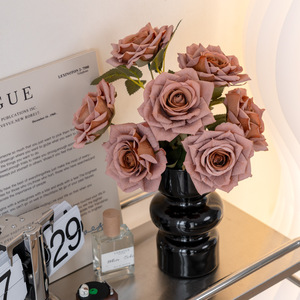 Roses artificielles Cappuccino Rose, bouquet de 7 têtes, fleurs en soie plastifiée gaufrée, pour décoration de mariage et de maison, style moderne - Product Image 3