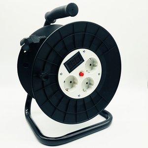 Cavo di alimentazione ad alta capacità avvolgicavo 30m di lunghezza, 3 prese di tensione, 220-250V e protezione da sovraccarico inclusi - Product Image 2
