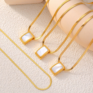 Collar con Colgante Cuadrado Retro de Nácar Blanco, Cadena de Acero de Titanio Chapada en Oro de 18K, Joyería de Lujo Ligero Transfronteriza - Product Image 6