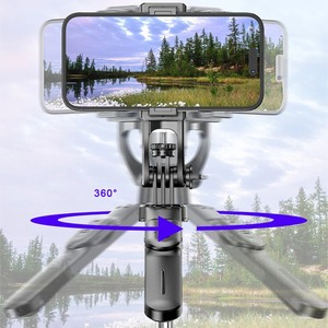 Bâton de selfie portable 360 °   Support de téléphone rotatif extensible de 1,35 mètre avec trépied télécommandé pour diffusion en direct - Product Image 4