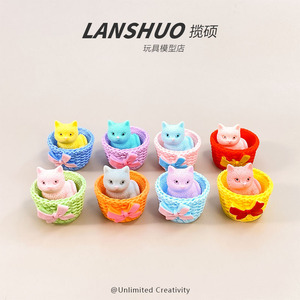 ตุ๊กตาแมวลันชัวในตะกร้า ของตกแต่งเรซิ่นพลาสติกขนาดเล็ก ของประดับตกแต่งโต๊ะทำงานสำหรับทุกเพศ ฤดูร้อน 2024 ผลิตจากเมืองอี้หวู่ - Product Image 4