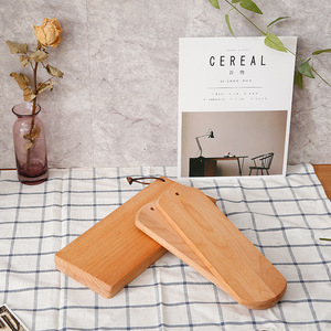 Planche à découper rectangulaire en bois de hêtre massif avec poignée pour la préparation des aliments en cuisine - Product Image 2