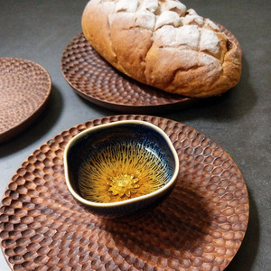 Piatto Decorativo in Legno Massello di Noce Nero Intagliato a Mano, Ecologico e Sostenibile, per Torte e Pasticceria, Grado Commerciale - Product Image 6