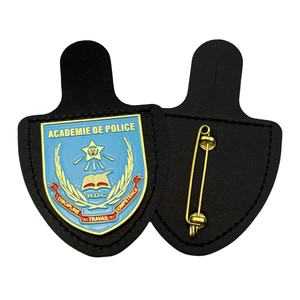 Insigne de casquette en métal en cuir personnalisé insigne de <span class=keywords><strong>gendarmerie</strong></span> honneur cuivre aiguille boucle brassard insigne en cuir - Product Image 1