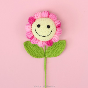 Orsetto di peluche fatto a mano all'uncinetto con adorabile bouquet di tulipani gialli, bouquet decorativo per Capodanno, bouquet da fiorista - Product Image 4