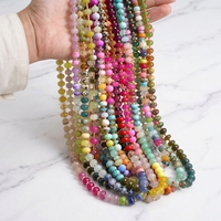 Collier ras du cou fait main en acier inoxydable avec perles abacus et pierres précieuses de calcédoine arc-en-ciel style bohème