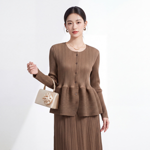 20 jaar fabriekservaring, klaar voor verzending, losse geplooide blouse OEM/ODM, elegante peplum top voor dames, geschikt voor 40-75kg, boetiek kleding - Product Image 1