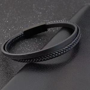 Bracciale in Pelle Nera Personalizzato per Uomo, Bracciale con Nome Personalizzato, Fascia in Pelle Intrecciata Piatta, Regalo per Lui, Bracciale Semplice - Product Image 4