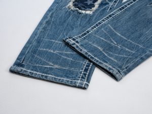 En stock: Jeans de mezclilla para hombre, de pierna recta, con bordado de puntadas gruesas, con parches y efecto desgastado. - Product Image 5