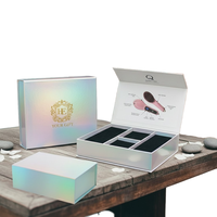 Boîte cadeau pliante élégante en forme de livre avec estampage dorée personnalisable, design à rabat, doublure en éponge imperméable