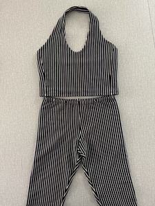 Elegante Completo Estivo a 3 Pezzi con Top Senza Maniche a Righe con Collo Halter e Pantaloni Capri in Cotone e Spandex Traspirante per Signore - Product Image 5