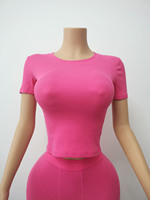 Ensemble décontracté deux pièces confortable pour femme avec débardeurs et shorts ultra-extensibles et fluides, idéal pour les sorties quotidiennes