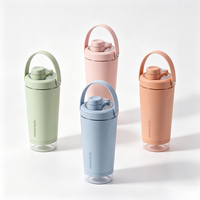Bouteille shaker protéinée 700 ml avec logo personnalisé, poignée et compartiment de mélange en maille pour poudre, idéale pour la gym, l'entraînement et le sport