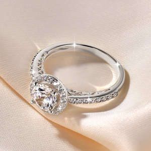 Anillos de compromiso de moissanita Toderi con certificación GRA, VVS1, color D, talla 1ct, elegantes, con halo oculto, diseño de engaste de púas en oro laminado de 14K - Product Image 2