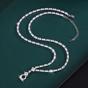 Collier empilable classique et éco-responsable en cuivre avec zircone cubique et diamants baguette pour femme, style polyvalent - Product Image 2