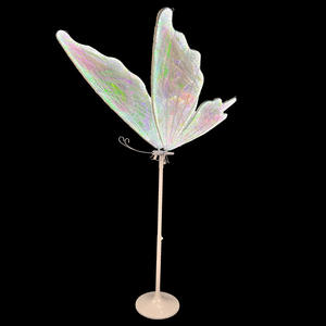 أضواء LED زخرفية كبيرة بيضاء دافئة على شكل أجنحة فراشة ملونة لتزيين منصة حفلات الزفاف وممرات المشي وأماكن الفعاليات - Product Image 4