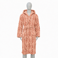 Peignoir personnalisé avec logo, en flanelle de polyester orange, durable, pour la vente au détail et les centres de villégiature, taille unique, longueur mollet.