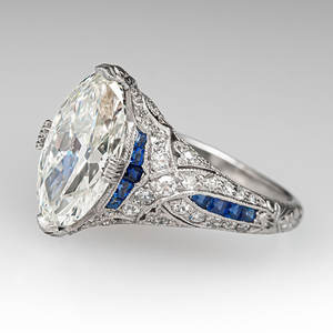 Anello in Platino con Diamante Taglio a Pera e Zaffiri Blu Laterali, Colore D Naturale, Gioiello di Fidanzamento da Donna Q008 - Product Image 5